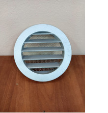 Решётка наружная алюминиевая с сеткой d100 (IGC)